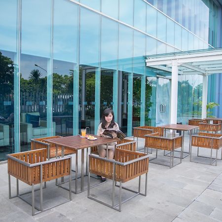 Holiday Inn Express Jakarta International Expo By Ihg Exterior foto