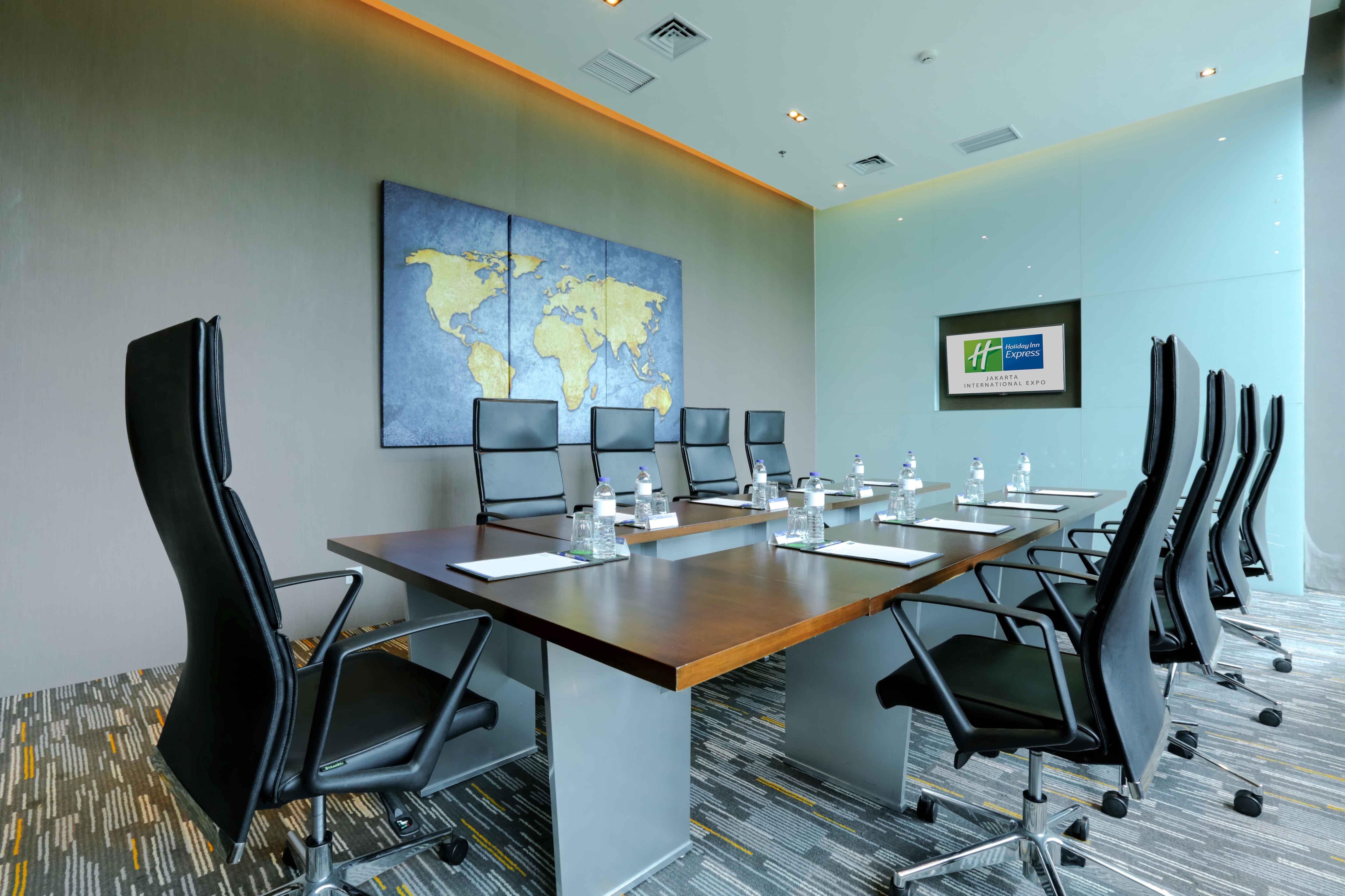 Holiday Inn Express Jakarta International Expo By Ihg Exterior foto